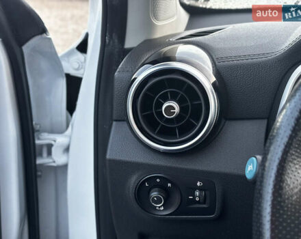 Білий МГ ZS EV, об'ємом двигуна 0 л та пробігом 70 тис. км за 13850 $, фото 34 на Automoto.ua