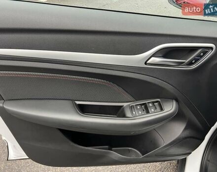 Белый МГ ZS EV, объемом двигателя 0 л и пробегом 32 тыс. км за 17969 $, фото 15 на Automoto.ua
