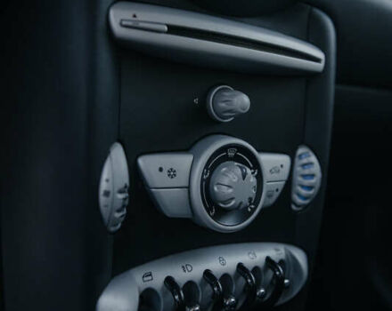 Білий Міні Клубмен, об'ємом двигуна 1.6 л та пробігом 200 тис. км за 6000 $, фото 11 на Automoto.ua