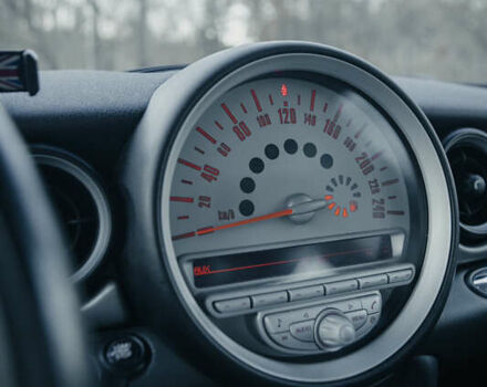 Білий Міні Клубмен, об'ємом двигуна 1.6 л та пробігом 200 тис. км за 7000 $, фото 15 на Automoto.ua