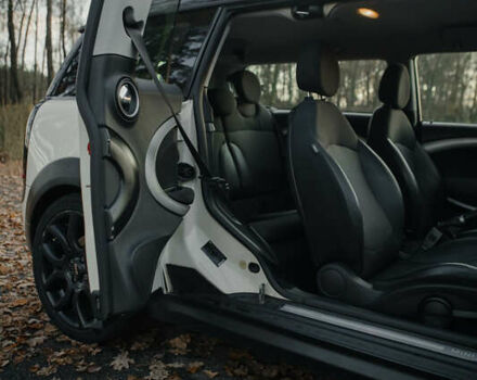 Білий Міні Клубмен, об'ємом двигуна 1.6 л та пробігом 200 тис. км за 7000 $, фото 13 на Automoto.ua