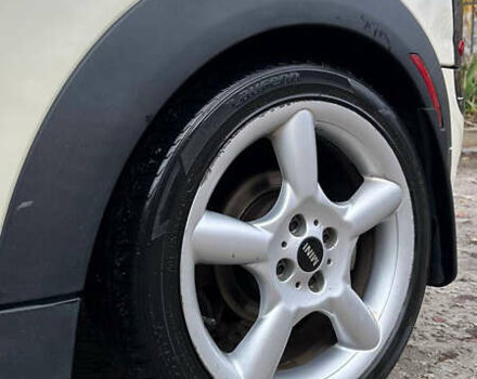 Белый Мини Клабмен, объемом двигателя 1.6 л и пробегом 198 тыс. км за 7900 $, фото 11 на Automoto.ua