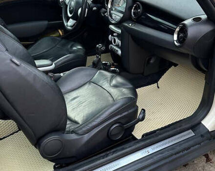 Белый Мини Клабмен, объемом двигателя 1.6 л и пробегом 198 тыс. км за 7900 $, фото 17 на Automoto.ua