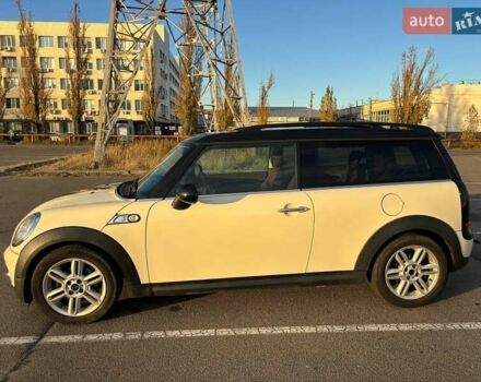 Білий Міні Клубмен, об'ємом двигуна 1.56 л та пробігом 324 тис. км за 9000 $, фото 2 на Automoto.ua
