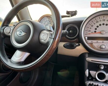 Білий Міні Клубмен, об'ємом двигуна 1.56 л та пробігом 324 тис. км за 9000 $, фото 17 на Automoto.ua