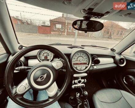 Белый Мини Клабмен, объемом двигателя 1.6 л и пробегом 117 тыс. км за 7800 $, фото 5 на Automoto.ua