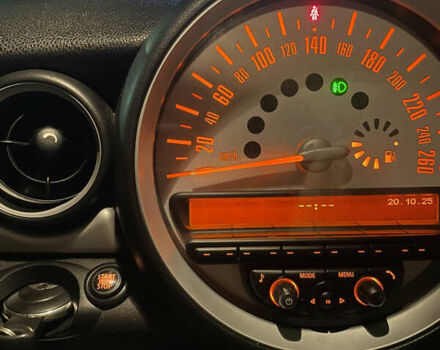 Міні Клубмен 2013 у Києві на Automoto.ua Білий Міні Клубмен, об'ємом двигуна 2 л та пробігом 235 тис. км за 9499 $, фото 7 на Automoto.ua