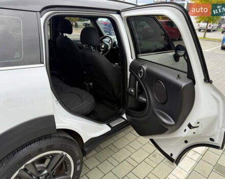 Белый Мини Клабмен, объемом двигателя 2 л и пробегом 209 тыс. км за 12999 $, фото 22 на Automoto.ua