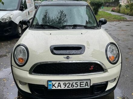 Білий Міні Клубмен, об'ємом двигуна 1.6 л та пробігом 167 тис. км за 7900 $, фото 1 на Automoto.ua