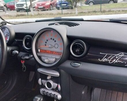 Мини Клабмен 2009 в Киеве на Automoto.ua Красный Мини Клабмен, объемом двигателя 0 л и пробегом 153 тыс. км за 8000 $, фото 4 на Automoto.ua