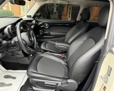 Белый Мини Купер С, объемом двигателя 2 л и пробегом 72 тыс. км за 2900 $, фото 10 на Automoto.ua