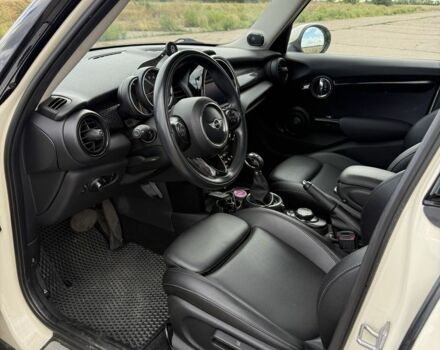 Білий Міні Cooper S, об'ємом двигуна 2 л та пробігом 129 тис. км за 13297 $, фото 12 на Automoto.ua