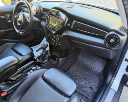 Белый Мини Купер С, объемом двигателя 2 л и пробегом 69 тыс. км за 6100 $, фото 9 на Automoto.ua