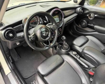 Білий Міні Cooper S, об'ємом двигуна 2 л та пробігом 89 тис. км за 5000 $, фото 8 на Automoto.ua