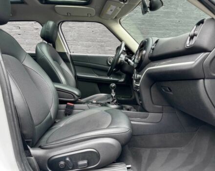 Белый Мини Купер С, объемом двигателя 2 л и пробегом 47 тыс. км за 4100 $, фото 8 на Automoto.ua