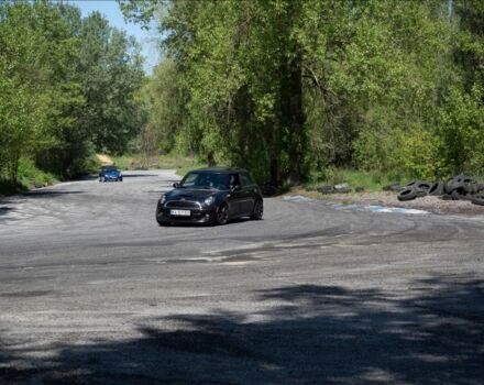 Черный Мини Купер С, объемом двигателя 0.16 л и пробегом 235 тыс. км за 10000 $, фото 9 на Automoto.ua