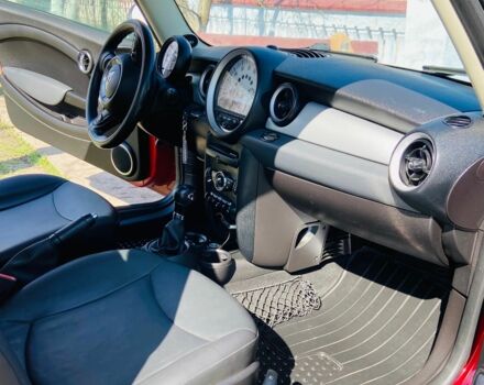 Червоний Міні Cooper S, об'ємом двигуна 0 л та пробігом 112 тис. км за 8000 $, фото 8 на Automoto.ua