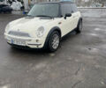 Белый Мини Купер, объемом двигателя 1.6 л и пробегом 211 тыс. км за 4500 $, фото 1 на Automoto.ua