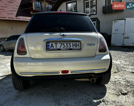 Белый Мини Купер, объемом двигателя 1.6 л и пробегом 250 тыс. км за 4800 $, фото 6 на Automoto.ua