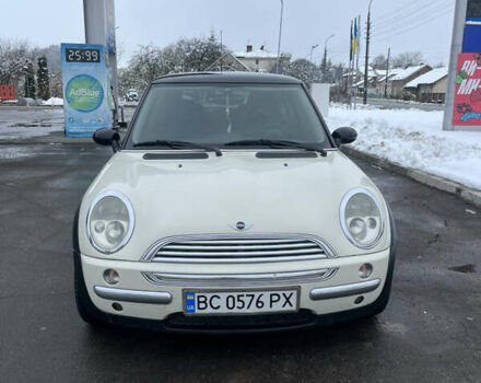 Белый Мини Купер, объемом двигателя 1.6 л и пробегом 211 тыс. км за 4500 $, фото 1 на Automoto.ua