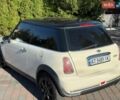 Белый Мини Купер, объемом двигателя 1.6 л и пробегом 266 тыс. км за 4500 $, фото 7 на Automoto.ua