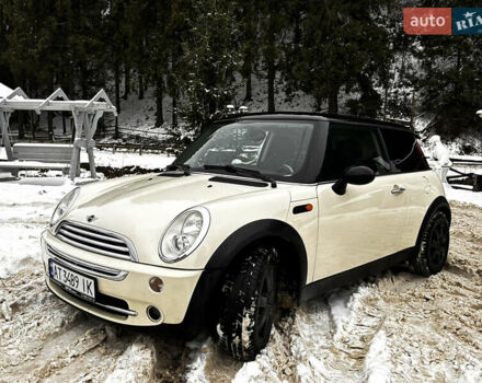 Белый Мини Купер, объемом двигателя 1.6 л и пробегом 260 тыс. км за 4500 $, фото 8 на Automoto.ua