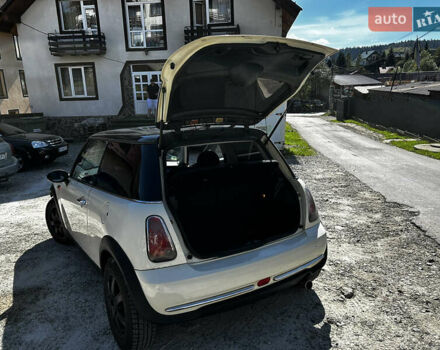 Белый Мини Купер, объемом двигателя 1.6 л и пробегом 250 тыс. км за 4800 $, фото 10 на Automoto.ua