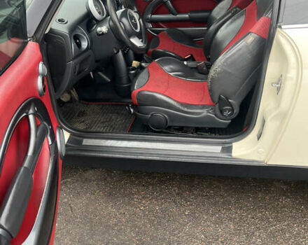 Белый Мини Купер, объемом двигателя 1.6 л и пробегом 211 тыс. км за 4500 $, фото 6 на Automoto.ua