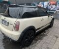 Белый Мини Купер, объемом двигателя 1.6 л и пробегом 252 тыс. км за 4000 $, фото 1 на Automoto.ua