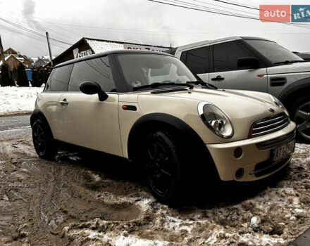 Белый Мини Купер, объемом двигателя 1.6 л и пробегом 260 тыс. км за 4500 $, фото 1 на Automoto.ua