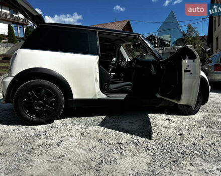 Белый Мини Купер, объемом двигателя 1.6 л и пробегом 250 тыс. км за 4800 $, фото 8 на Automoto.ua