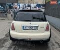 Белый Мини Купер, объемом двигателя 1.6 л и пробегом 252 тыс. км за 4300 $, фото 2 на Automoto.ua