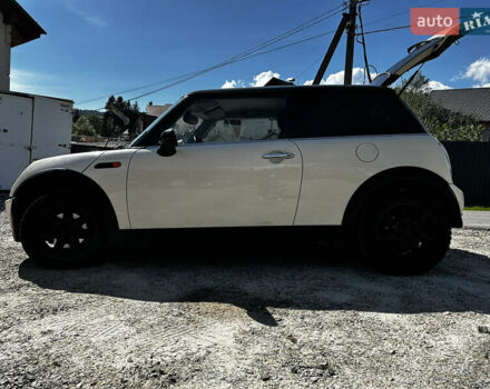 Белый Мини Купер, объемом двигателя 1.6 л и пробегом 250 тыс. км за 4800 $, фото 11 на Automoto.ua
