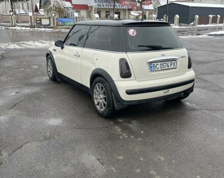 Белый Мини Купер, объемом двигателя 1.6 л и пробегом 211 тыс. км за 4500 $, фото 5 на Automoto.ua