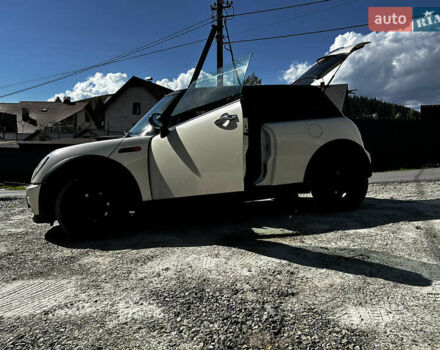 Белый Мини Купер, объемом двигателя 1.6 л и пробегом 250 тыс. км за 4800 $, фото 17 на Automoto.ua