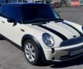 Белый Мини Купер, объемом двигателя 1.6 л и пробегом 129 тыс. км за 5500 $, фото 1 на Automoto.ua