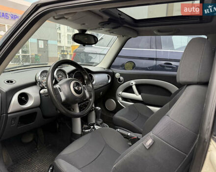 Білий Міні Cooper, об'ємом двигуна 1.6 л та пробігом 193 тис. км за 5200 $, фото 4 на Automoto.ua