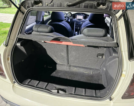 Белый Мини Купер, объемом двигателя 1.6 л и пробегом 193 тыс. км за 5550 $, фото 13 на Automoto.ua