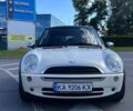 Белый Мини Купер, объемом двигателя 1.6 л и пробегом 165 тыс. км за 5400 $, фото 1 на Automoto.ua