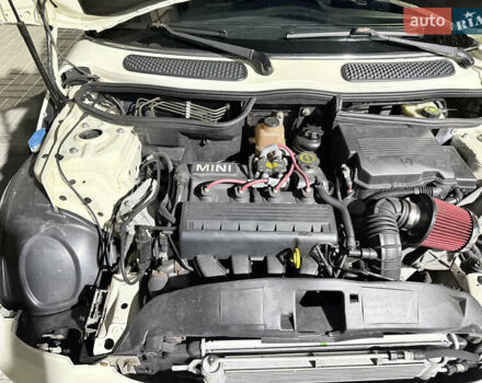 Белый Мини Купер, объемом двигателя 1.6 л и пробегом 193 тыс. км за 5550 $, фото 12 на Automoto.ua