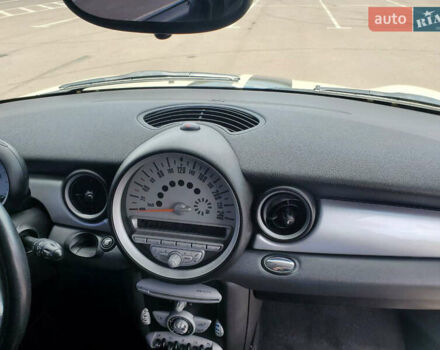 Білий Міні Cooper, об'ємом двигуна 1.6 л та пробігом 232 тис. км за 4600 $, фото 8 на Automoto.ua