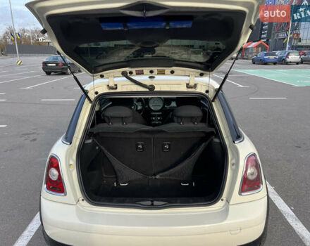 Белый Мини Купер, объемом двигателя 1.4 л и пробегом 222 тыс. км за 5500 $, фото 16 на Automoto.ua