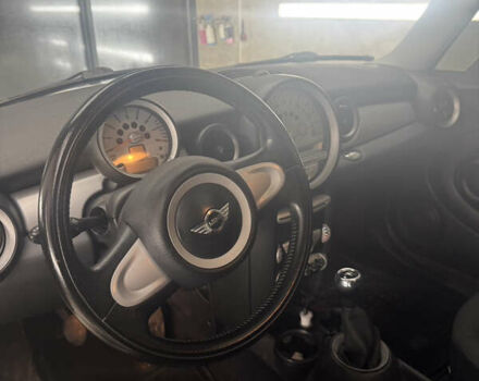 Білий Міні Cooper, об'ємом двигуна 1.4 л та пробігом 229 тис. км за 6500 $, фото 6 на Automoto.ua