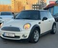 Белый Мини Купер, объемом двигателя 1.56 л и пробегом 236 тыс. км за 4990 $, фото 1 на Automoto.ua