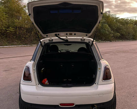 Білий Міні Cooper, об'ємом двигуна 1.6 л та пробігом 171 тис. км за 7000 $, фото 13 на Automoto.ua