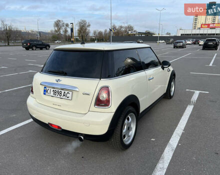 Белый Мини Купер, объемом двигателя 1.4 л и пробегом 222 тыс. км за 5500 $, фото 2 на Automoto.ua