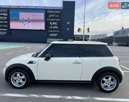 Белый Мини Купер, объемом двигателя 1.4 л и пробегом 222 тыс. км за 5500 $, фото 4 на Automoto.ua