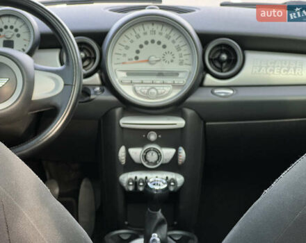 Белый Мини Купер, объемом двигателя 1.4 л и пробегом 222 тыс. км за 5500 $, фото 18 на Automoto.ua