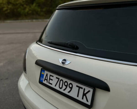 Білий Міні Cooper, об'ємом двигуна 1.6 л та пробігом 171 тис. км за 7000 $, фото 8 на Automoto.ua