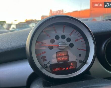 Белый Мини Купер, объемом двигателя 1.6 л и пробегом 236 тыс. км за 5550 $, фото 8 на Automoto.ua